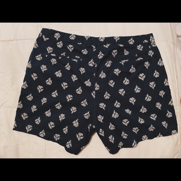 Old Navy Summer Shorts - Picture 2 of 2